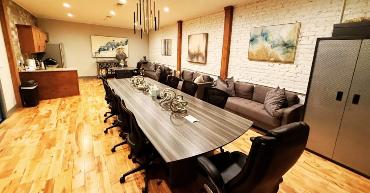 Sleek Studio interior 01